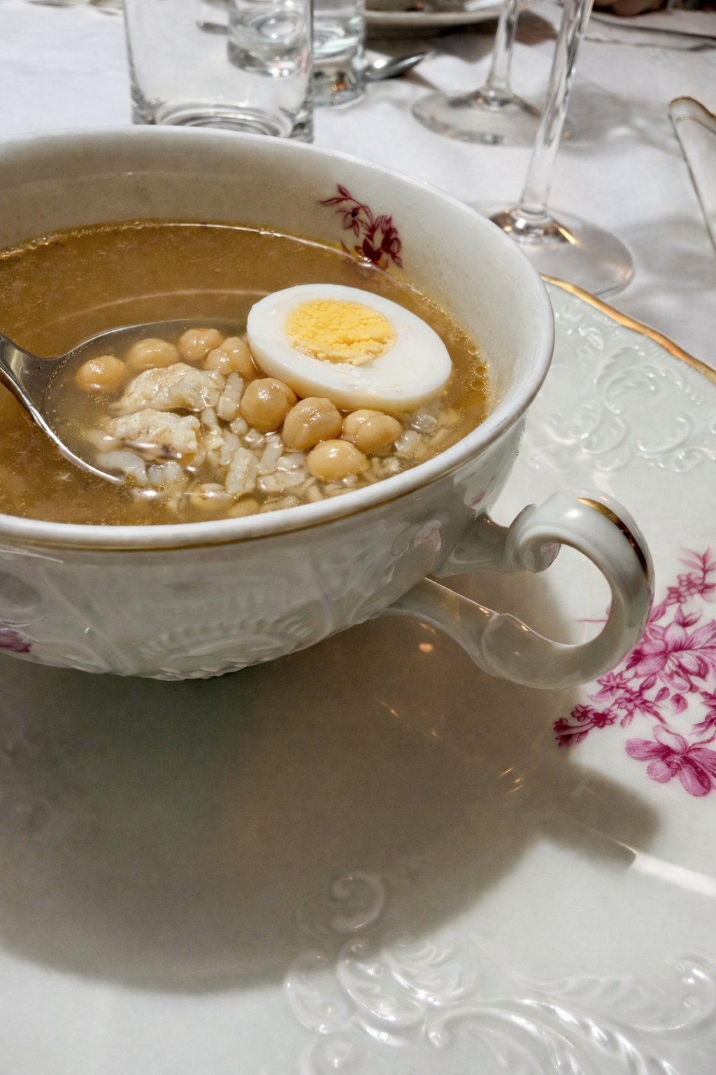 Brou d’ossos: l’or begut que mai hauria d’haver desaparegut